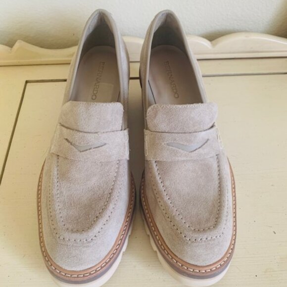 Bernardo Heels | Bernardo SA42J Selma Suede Leather Beige Stacked Block 1.75” He - Picture 2 of 9